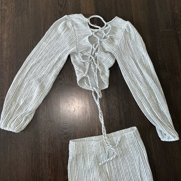 Lace up top and pants in Sage color, knitted material, Size XS - Picture 3 of 3